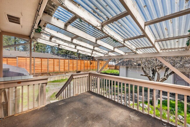 Building Photo - 111 S Ridgewood Dr