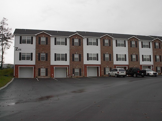 Building Photo - Charleston Plantation Apartments