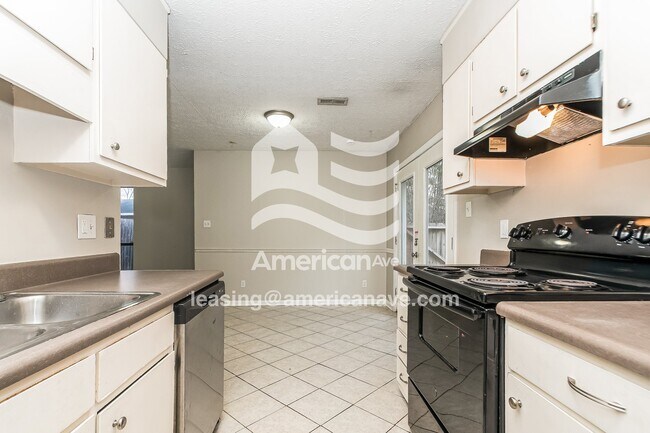 Building Photo - 3536 Torbay Dr