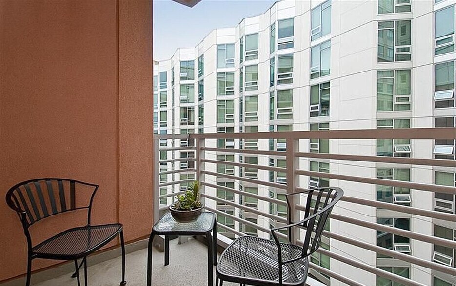 Attached patio / balcony - 400 Beale St, Unit #1110