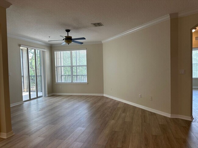 Building Photo - Comfortable and Spacious 3 bedroom 2 Bath ...