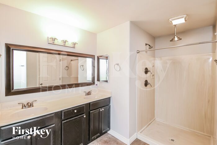 Building Photo - 1520 W Bentley St