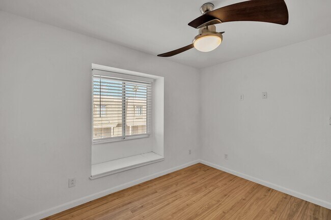 Building Photo - 4439 E Wood St