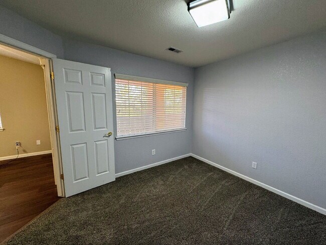 Building Photo - 9816 W Freiburg Dr