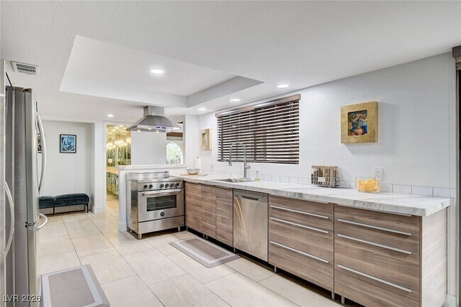 Building Photo - 945 Vegas Valley Dr