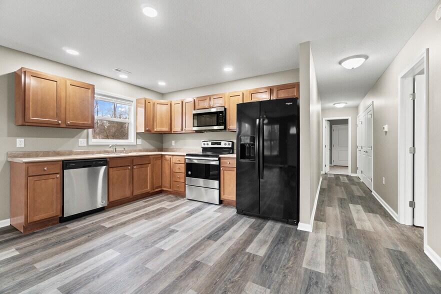 Building Photo - 4787 Tyrone Rd