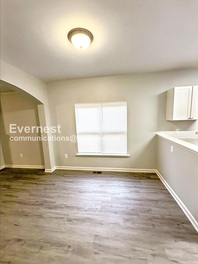 Building Photo - 4 Bed, 3 Bath Home with Off-Street Parking / Pet-Friendly / Coming Soon!