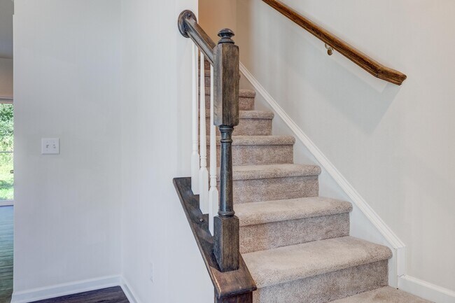 Building Photo - 4316 Summercrest Blvd