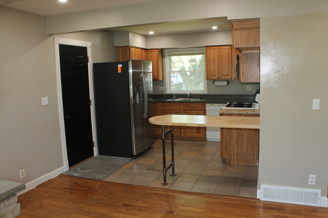 Building Photo - 63 Holly Dr