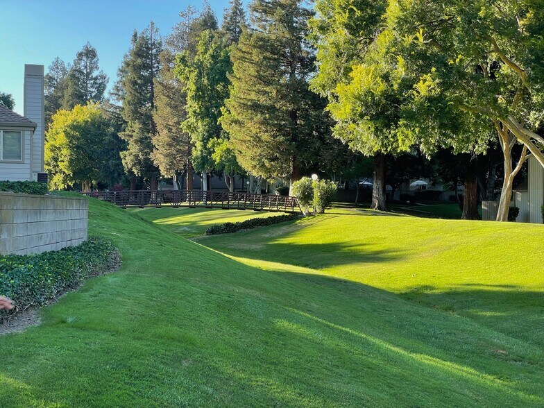 Building Photo - 5125 Willowview Ct