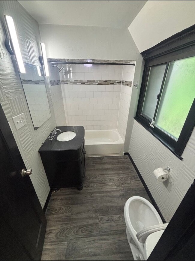 Building Photo - Fully updated 4 bedroom 2 bathroom house for rent!