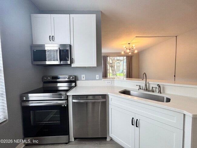 Building Photo - 13703 Richmond Park Dr N