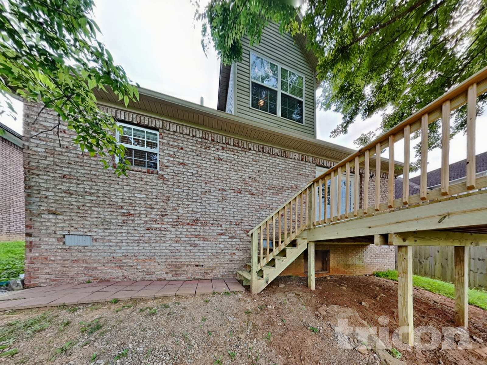 Building Photo - 703 Maple Ct