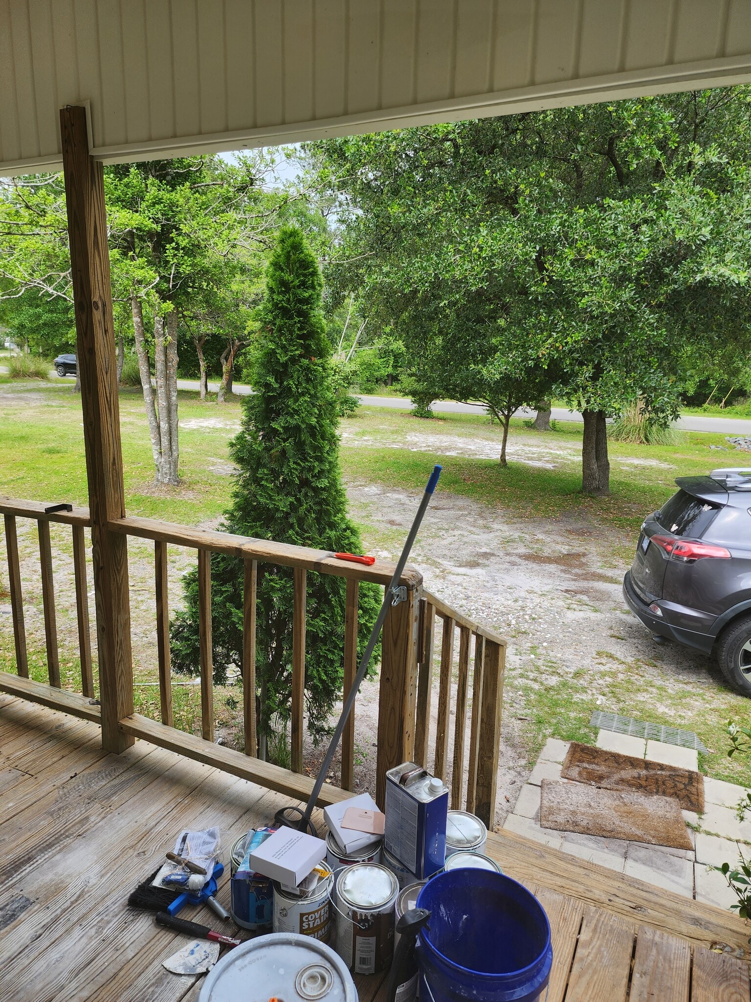 Front yard/ deck - 246 King Dr
