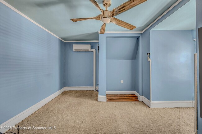 Building Photo - 533 S Franklin St