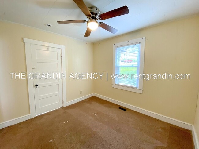 Building Photo - 1234 Buena Vista Blvd SE