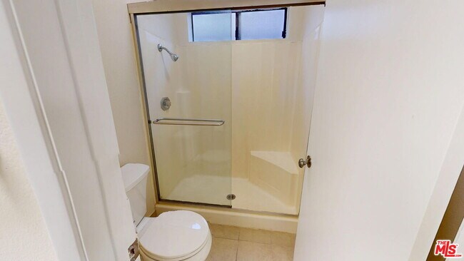 Building Photo - 15215 Magnolia Blvd