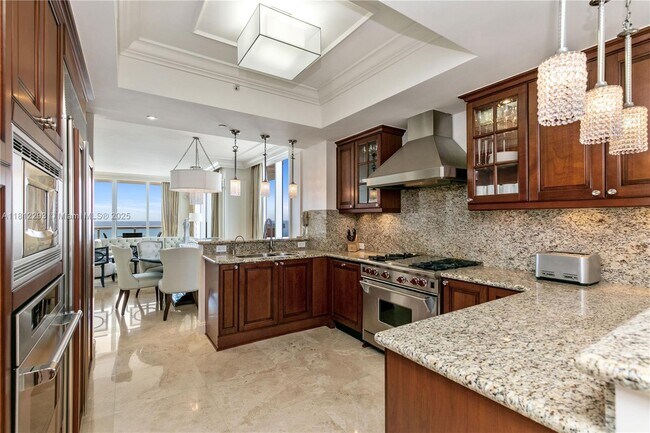 Building Photo - 17875 Collins Ave