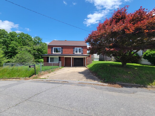 Primary Photo - 363 Spring St