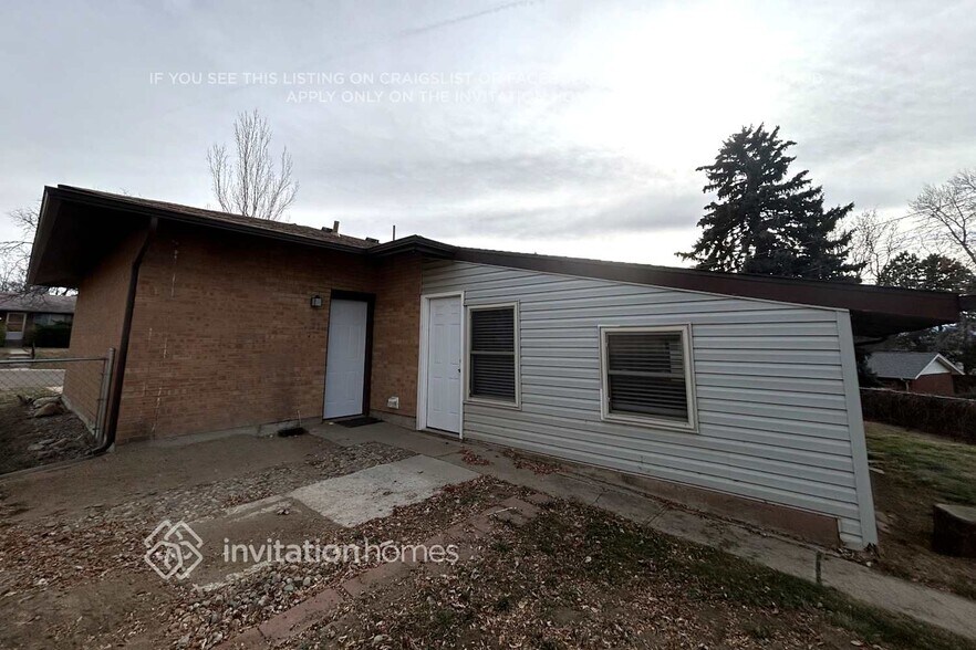 Building Photo - 2727 S Stuart St