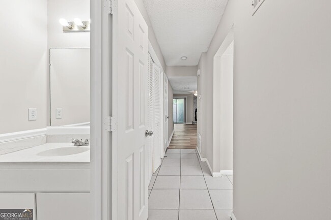 Building Photo - 5313 Waverly Trce