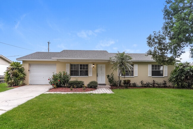 Building Photo - 4134 April St N