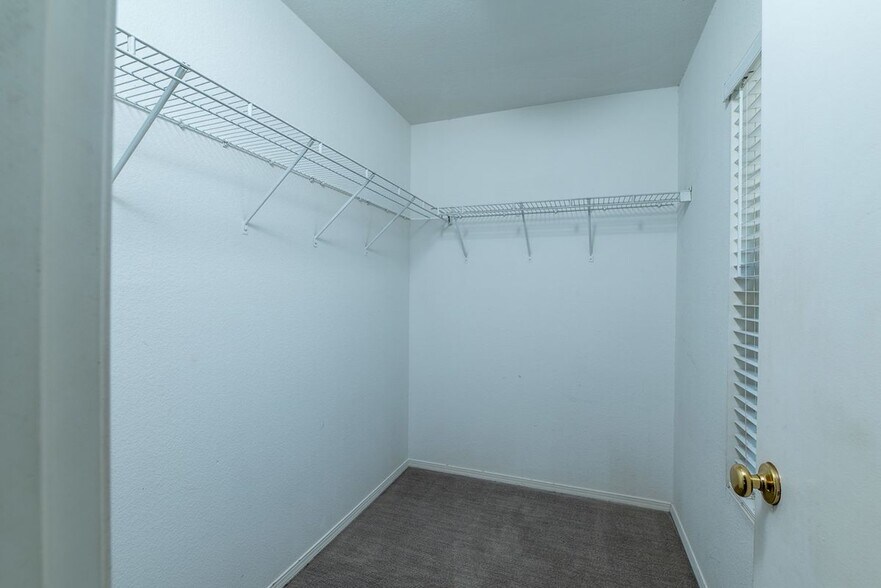 Building Photo - 3061 Clapper St