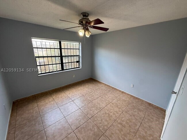 Building Photo - 1325 W 68th St