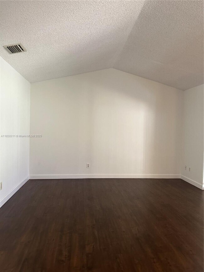 Building Photo - 906 Coral Club Dr