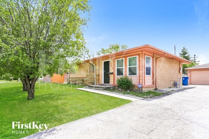 Building Photo - 209 E Myrick Ave