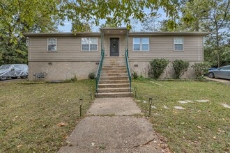 Building Photo - 306-306 Glenwood Cir