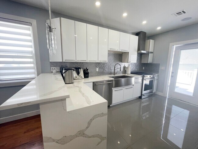 Building Photo - 26 Armm Ave