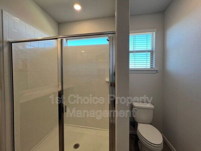 Building Photo - 9608 New Bern Dr