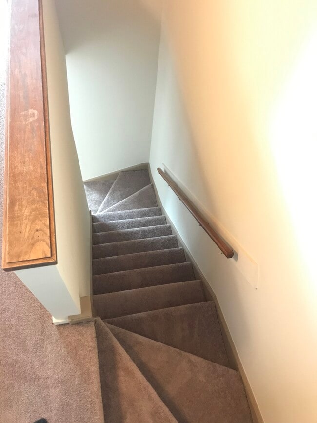 Building Photo - 811 S La Grange Rd