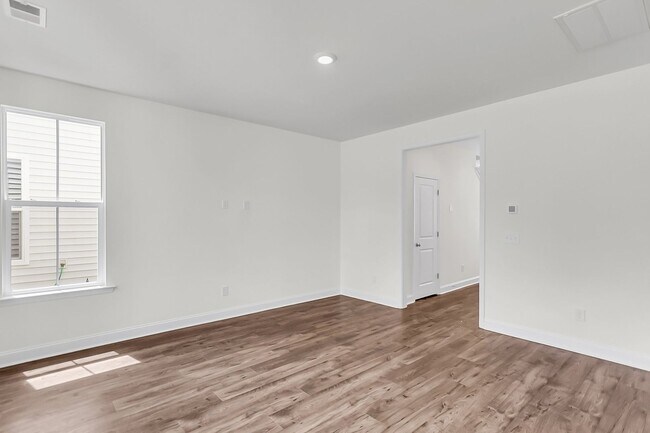 Building Photo - 335 Chapman Cir