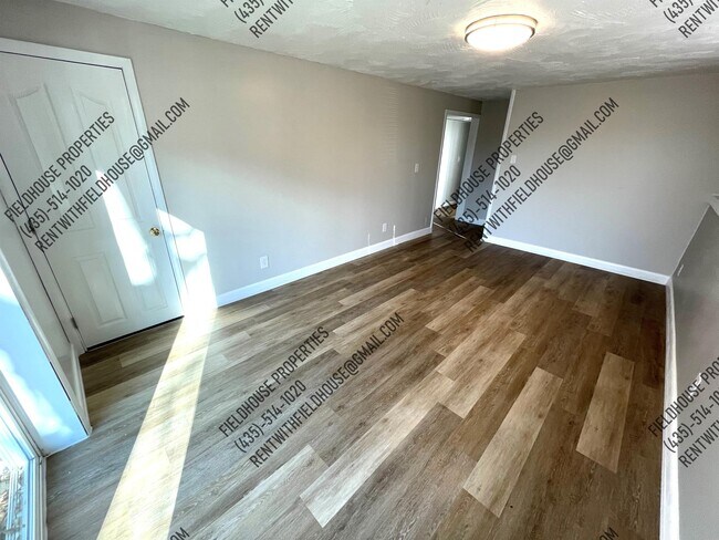 Building Photo - 881 N 500 E