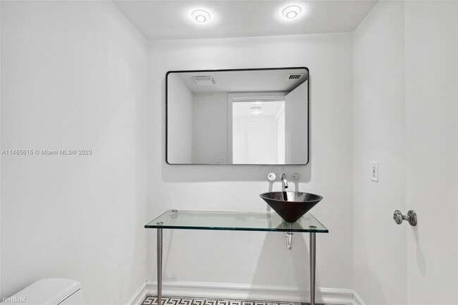 Building Photo - 4 br, 5.5 bath Condo - 18911 Collins Ave A...