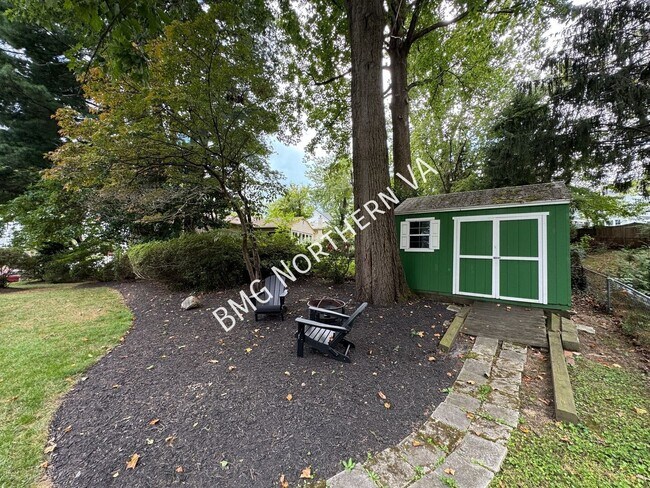 Building Photo - 1109 Hillcrest Dr SW