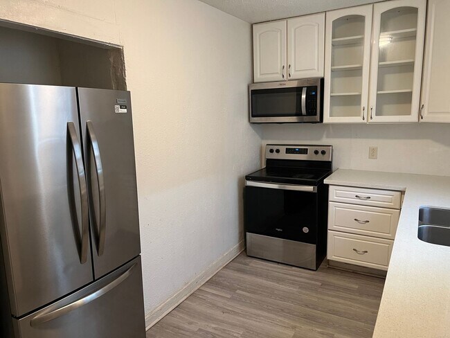 Building Photo - Charming 2BR Duplex in La Porte