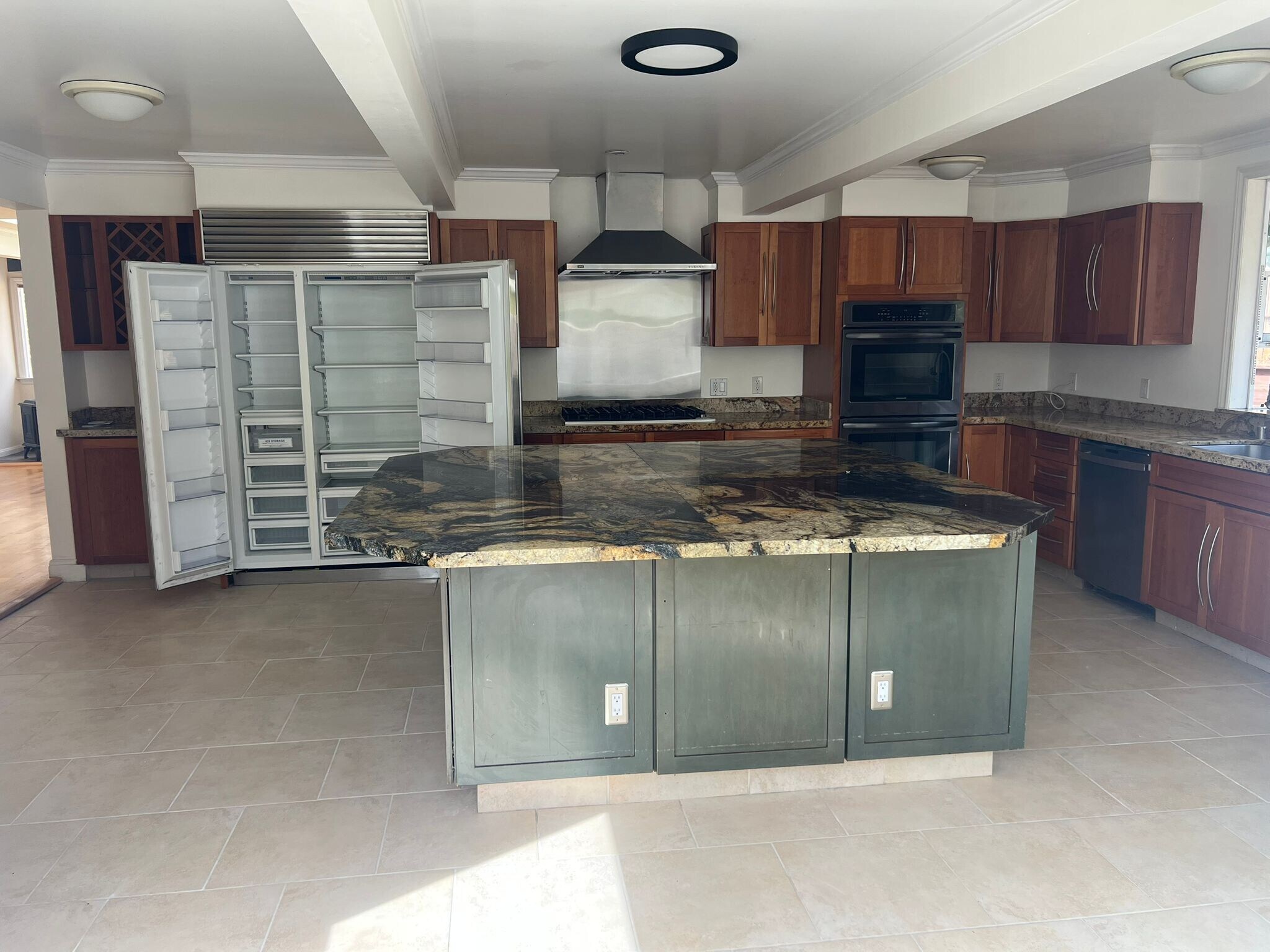 Building Photo - 6 Mount Hood Ct