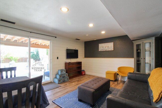 Building Photo - FURNISHED: 5 Bedroom, 2 Bath Home in Kennewick