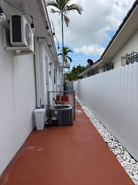 Building Photo - 3623 SW 15th St