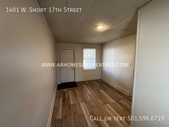 Building Photo - 1401 W Short 17th St