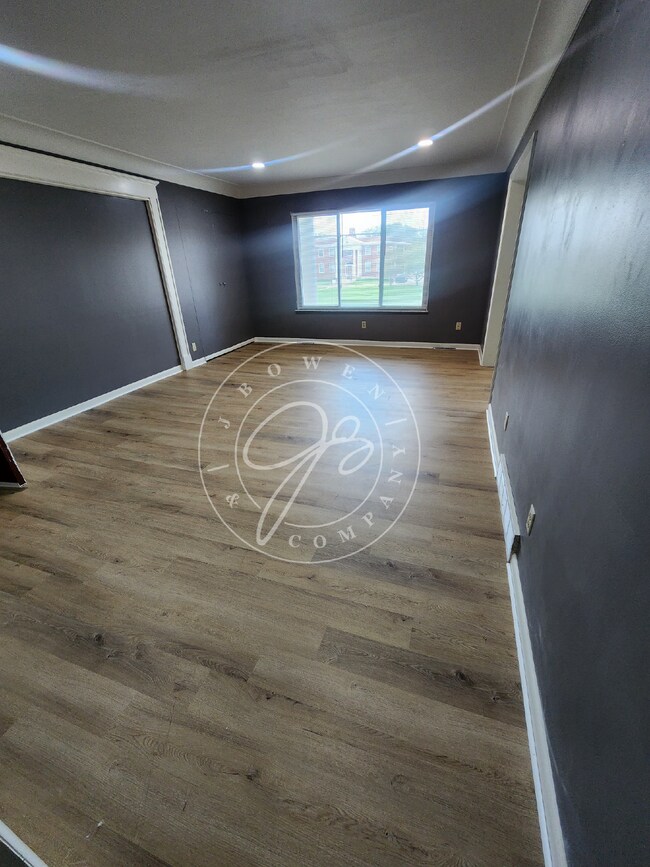 Building Photo - Charming 2-Bed, 2-Bath Condo with many upd...