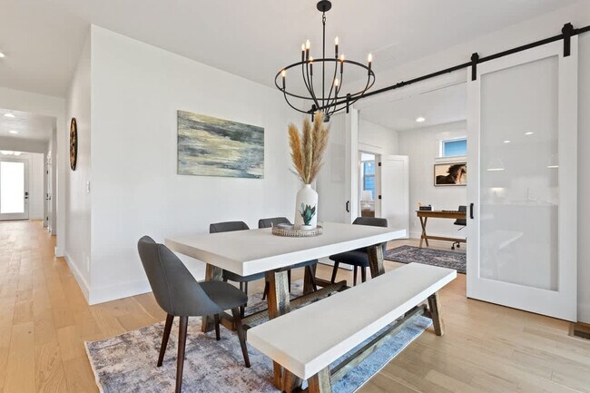 Building Photo - 1213 W Capstone Dr