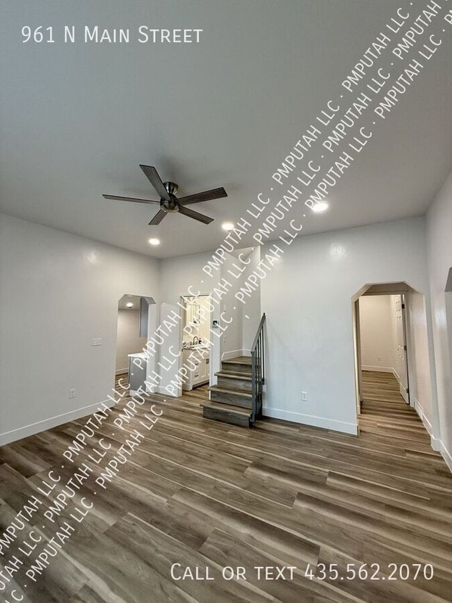 Building Photo - 961 N Main St