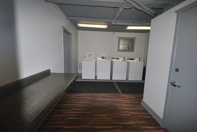 Building Photo - 1 br, 1 bath Apartment - 618 Packard #1 -