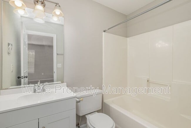 Building Photo - 9036 Meadowmont View Dr