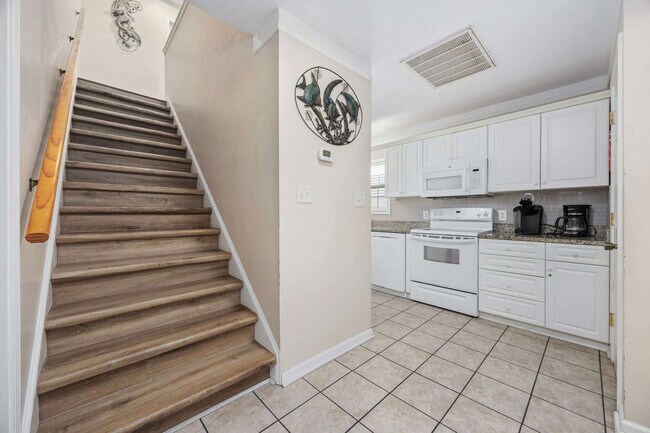 Building Photo - 113A S Yaupon Dr