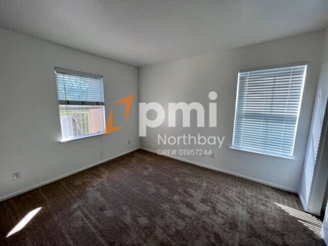 Building Photo - 3200 Puffin Cir